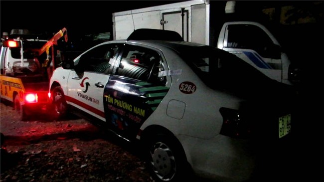 người đàn ông chết bí ẩn trong taxi, điều tra người đàn ông tử vong bí ẩn, cái chết bí ẩn của người đàn ông trong taxi ở quận Thủ Đức