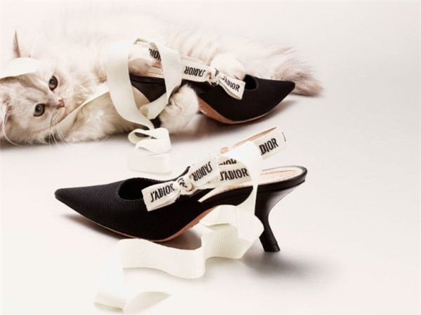 Đây mới thực sự là mẫu giày nàng công sở cần lưu tâm nhất trong hè này - Ảnh 13.