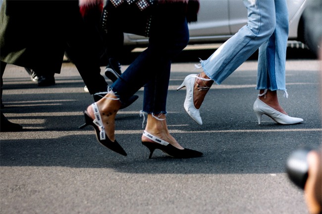 Đây mới thực sự là mẫu giày nàng công sở cần lưu tâm nhất trong hè này - Ảnh 17.