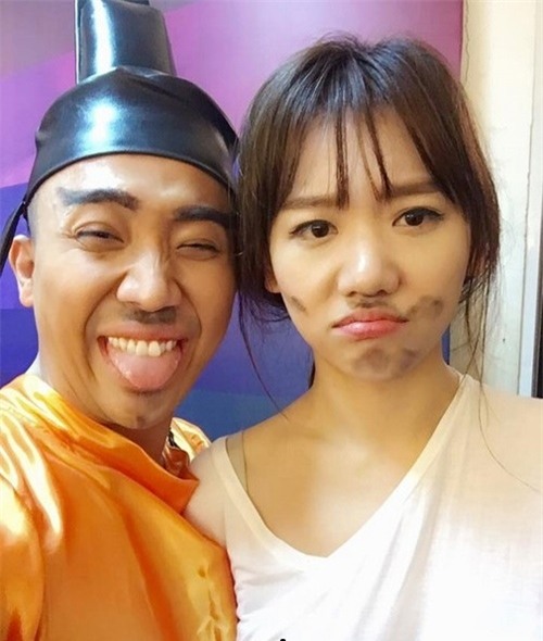 choang voi anh tran thanh, hari won chup cho nhau hinh anh 5