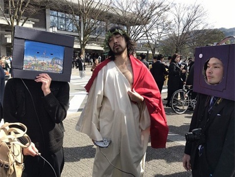 "Hết hồn" với lễ tốt nghiệp độc đáo nhất thế giới - 11