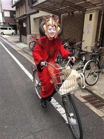 "Hết hồn" với lễ tốt nghiệp độc đáo nhất thế giới - 5