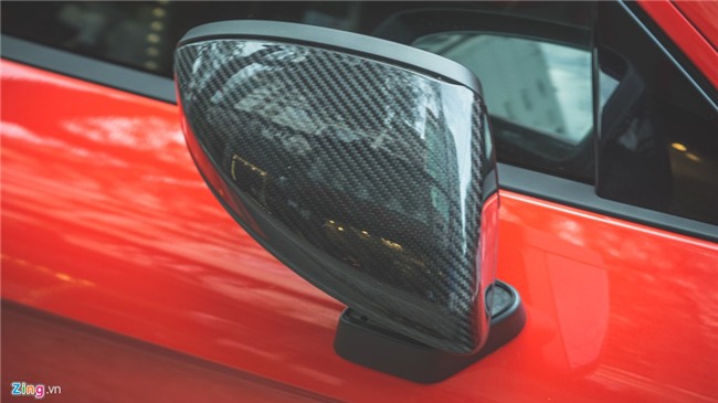 Dong Nhi cam lai sieu xe Audi tren pho Sai Gon hinh anh 7