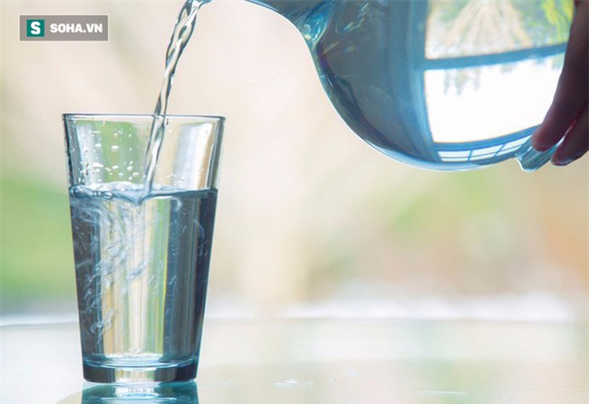 4 loại nước tuyệt đối không nên uống ngay sau khi thức dậy vì có thể gây hại nghiêm trọng - Ảnh 3.