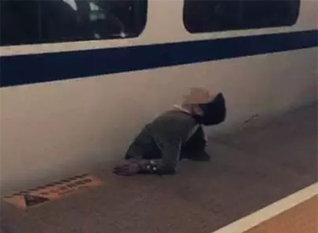 Trung Quốc: Kinh hoàng người đàn ông bị tàu cao tốc nghiền nát người - Ảnh 2.
