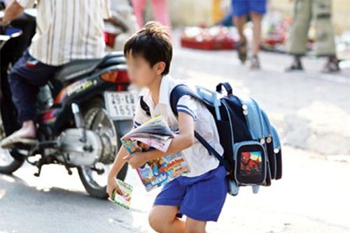 hiem hoa khon luong tu nhung chiec cap sach "qua kho" ma con nho hay deo - 1