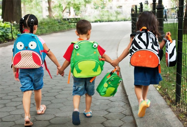 hiem hoa khon luong tu nhung chiec cap sach "qua kho" ma con nho hay deo - 3