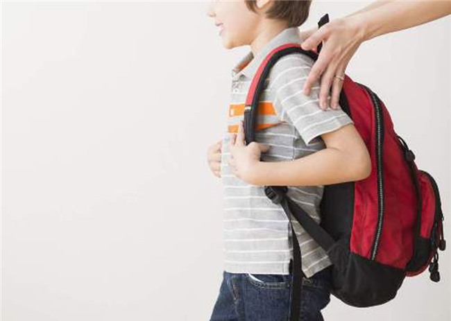 hiem hoa khon luong tu nhung chiec cap sach "qua kho" ma con nho hay deo - 4