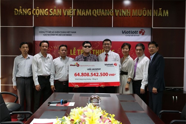 photo-1-1479644725850