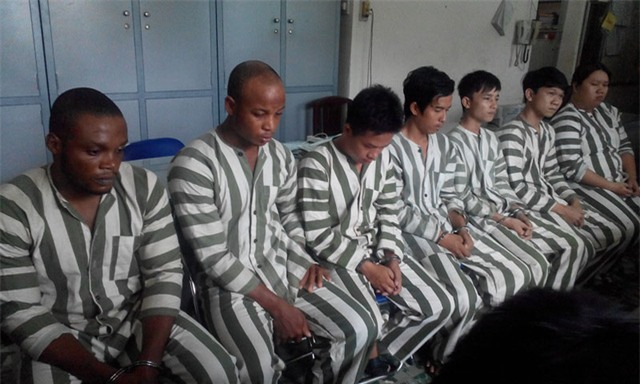 bi hai chuyen trai tay giang bay phu nu viet - 1