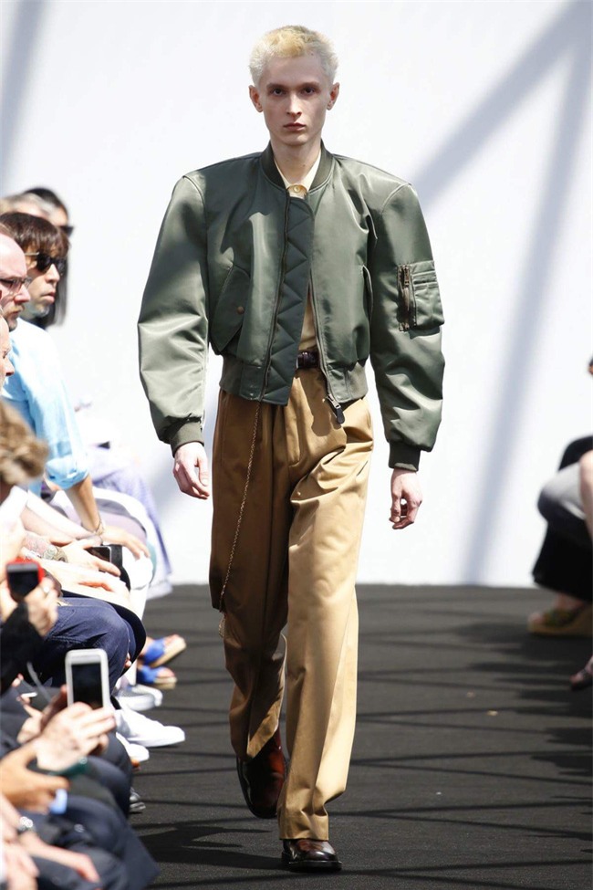 Sơn Tùng cao 1m70, Ngô Diệc Phàm cao 1m87, và thế là xảy ra tai nạn! - Ảnh 2.