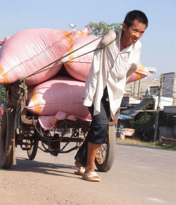 Người đàn ông cụt tay và đoạn clip cảm động hút 5 triệu lượt xem - Ảnh 3.