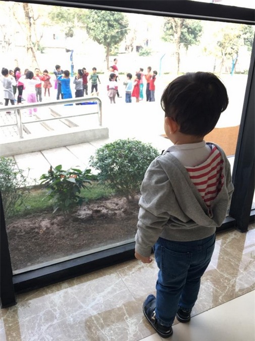 Khánh Thi khoe ảnh ngày đầu tiên Kubi đi học, ai cũng choáng khi nhìn bảng học phí-4