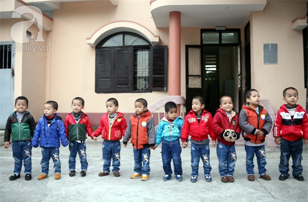 Quảng Ninh: 8 bé trai từng bị bán sang Trung Quốc đã tìm được gia đình mới - Ảnh 1.