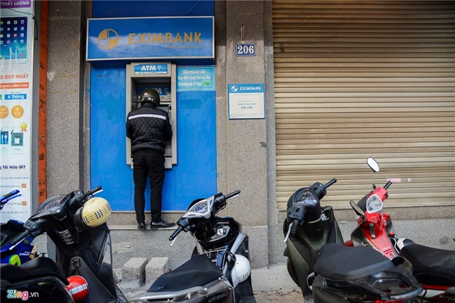 Canh rut tien bi hai o cac ATM bi dap bo bac tam cap hinh anh 4