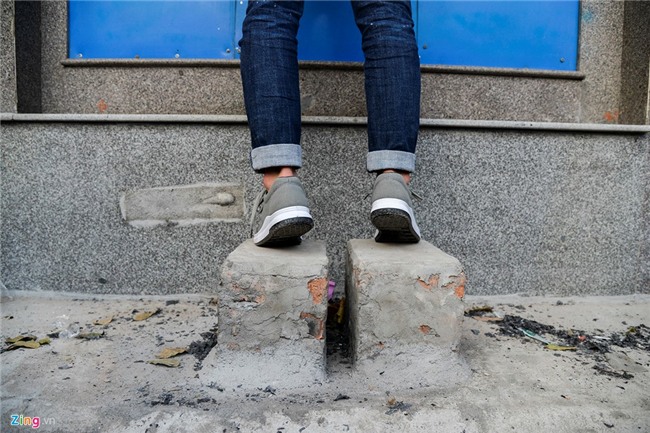 Canh rut tien bi hai o cac ATM bi dap bo bac tam cap hinh anh 5