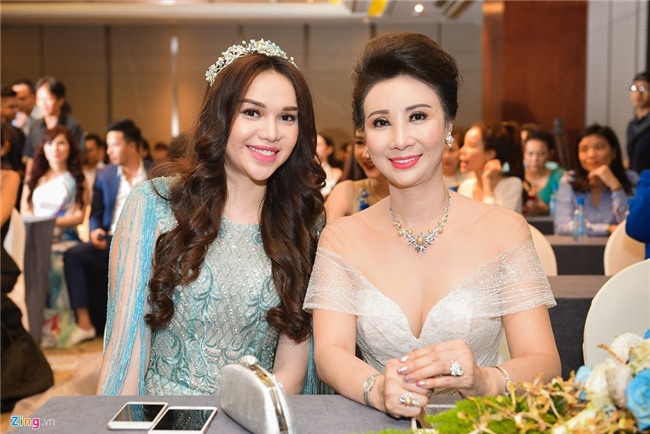 Ho Ngoc Ha, Ly Nha Ky noi bat giua dan my nhan Viet o su kien hinh anh 12