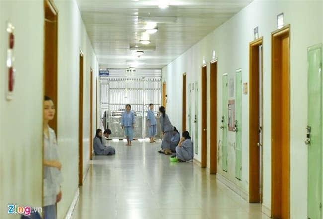 Nguoi phu nu phat dien vi phai lay ke ham hiep minh lam chong hinh anh 1