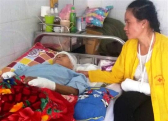 Bà Đ. hiện đang điều trị tại Hà Nội sau khi thoát chết