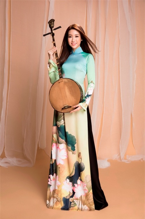 hoa hau my linh xinh dep quyen ru voi dan bau, dan tranh hinh anh 6