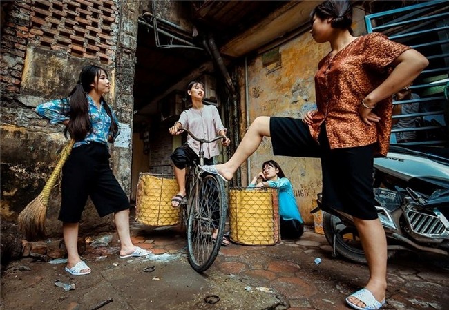 Hà Nội, Chợ Búa đã là một điểm đến nổi tiếng của thành phố với hương vị ẩm thực và văn hóa đặc trưng. Hãy xem hình ảnh để khám phá những sản phẩm độc đáo và hấp dẫn tại chợ này.