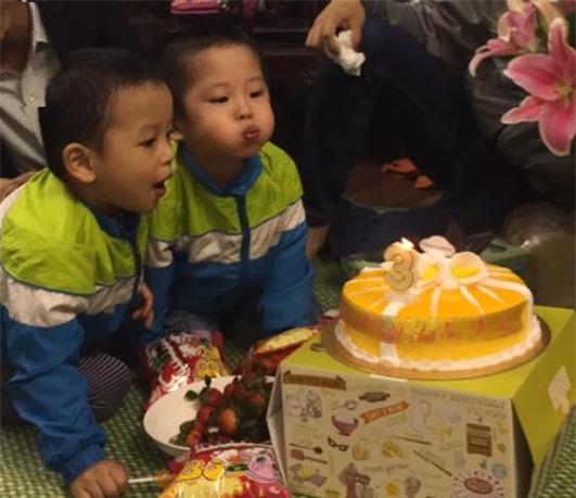 nhung hinh anh moi nhat ve cap song sinh tu tinh trung nguoi bo da mat - 13