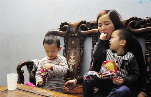 nhung hinh anh moi nhat ve cap song sinh tu tinh trung nguoi bo da mat - 15