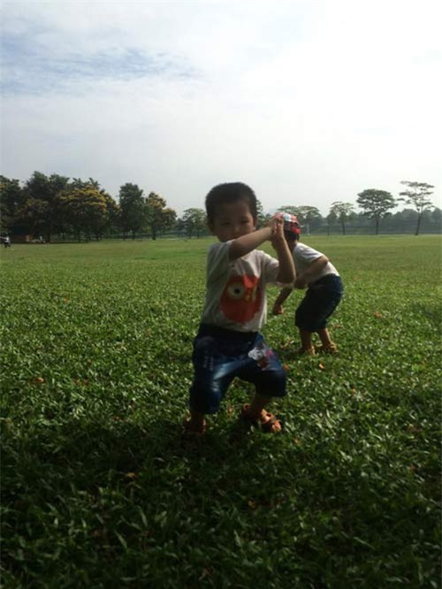 nhung hinh anh moi nhat ve cap song sinh tu tinh trung nguoi bo da mat - 7