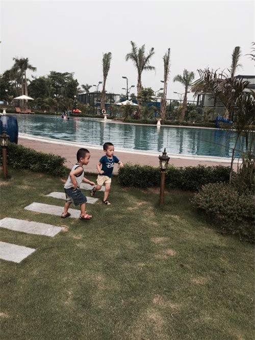 nhung hinh anh moi nhat ve cap song sinh tu tinh trung nguoi bo da mat - 8