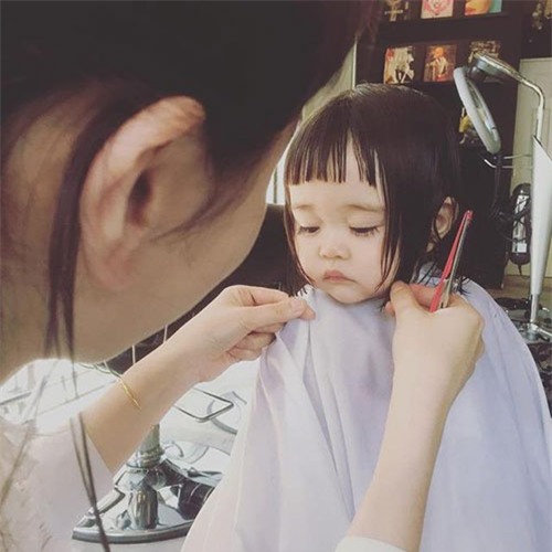 tron bo kieu toc xinh-doc-la ma hai huoc, me nen cat thu cho be gai it nhat mot lan - 8