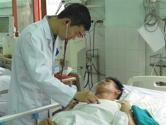 Cuu song nan nhan bi dam gan dut buong tim va thuy phoi hinh anh 1