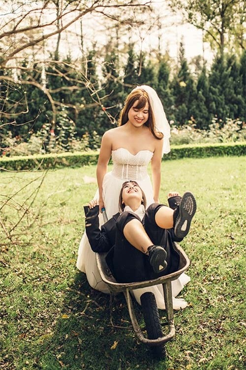 9x bat chong mac vay cuoi, ket qua “cam nin” vi chu re con xinh hon ca co dau - 11