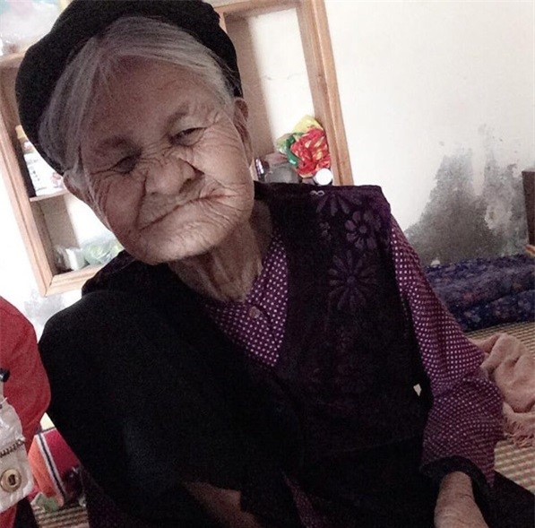 Ba ngoai 97 tuoi lay quan lau mat khi quay video xi tin cung chau gai hinh anh 2