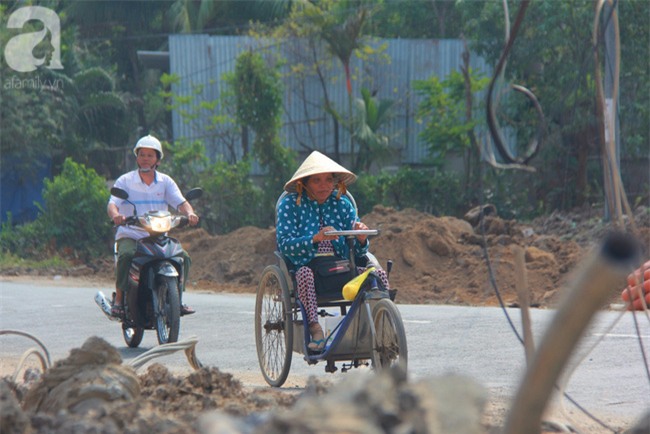 Người vợ tật nguyền bán vé số ròng rã suốt 5 năm chăm chồng: Một ngày là vợ chồng, cả đời là vợ chồng - Ảnh 7.