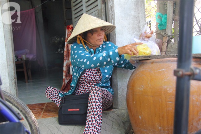 Người vợ tật nguyền bán vé số ròng rã suốt 5 năm chăm chồng: Một ngày là vợ chồng, cả đời là vợ chồng - Ảnh 14.