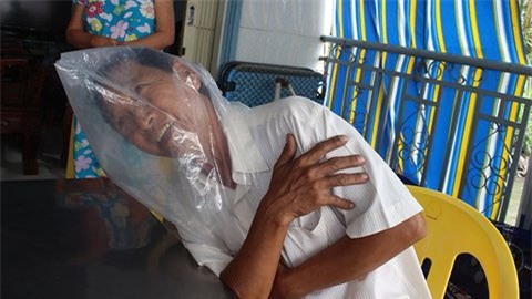 trùm nilông ngủ vì ô nhiễm, nhà máy giấy, ô nhiễm