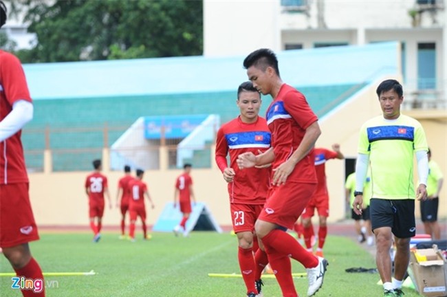 Tien Dung chan thuong, U20 Viet Nam doi dien kho khan chong chat hinh anh 1