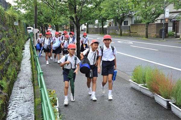 Mẹ Việt ở Nhật: Tôi sẽ vẫn để con đi bộ đi học - Ảnh 4.