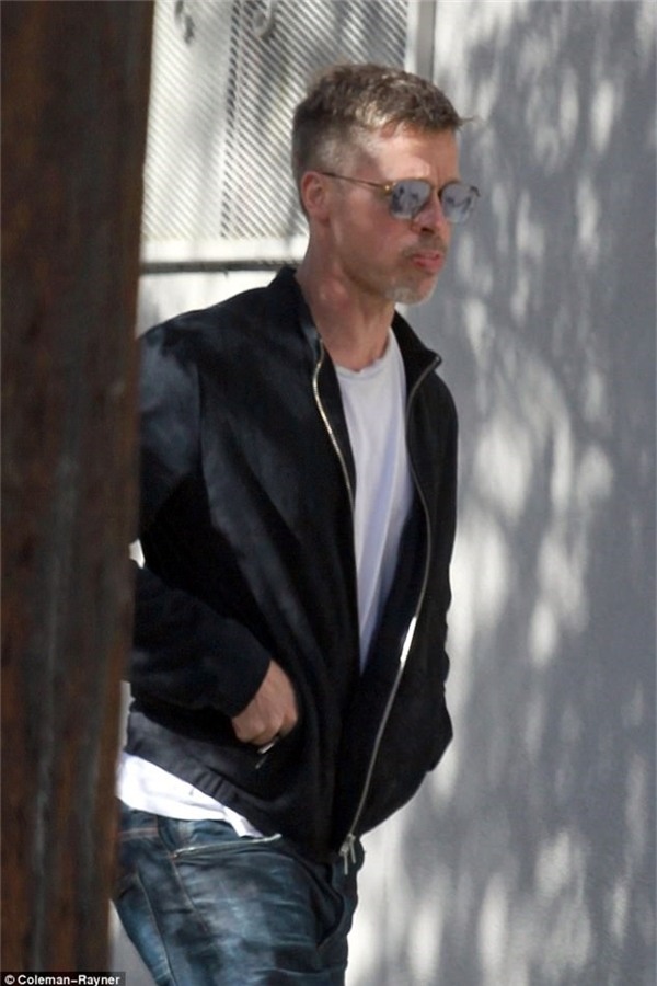 Brad Pitt xuất hiện gầy gò, hốc hác hậu chia tay.