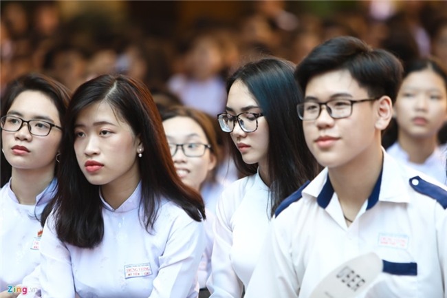 Nu sinh Trung Vuong rang ro ky niem 100 nam truyen thong hinh anh 4