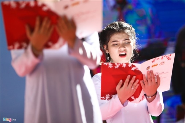 Nu sinh Trung Vuong rang ro ky niem 100 nam truyen thong hinh anh 6