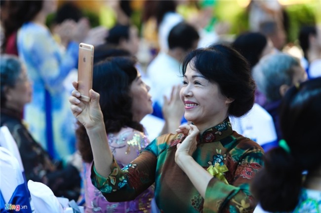 Nu sinh Trung Vuong rang ro ky niem 100 nam truyen thong hinh anh 7