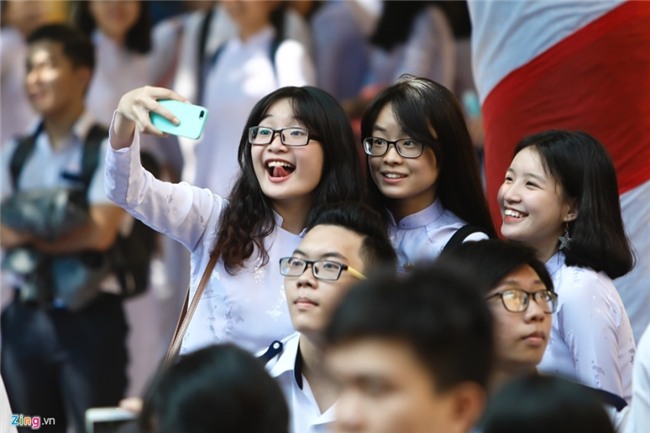 Nu sinh Trung Vuong rang ro ky niem 100 nam truyen thong hinh anh 8
