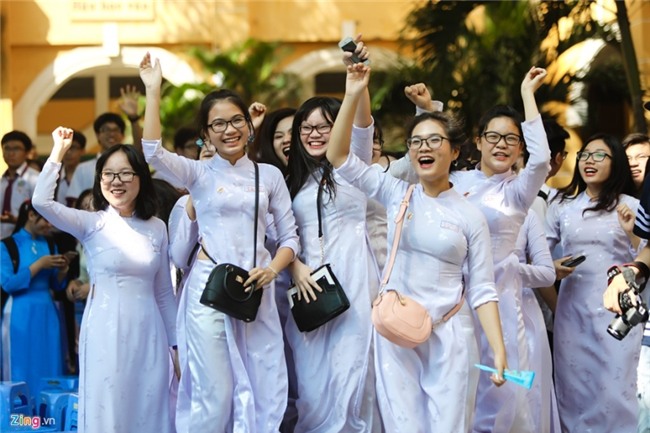 Nu sinh Trung Vuong rang ro ky niem 100 nam truyen thong hinh anh 10