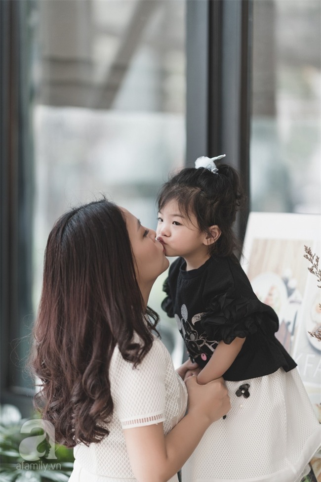 Bé Ella: cô nhóc 2 tuổi với phong cách đẹp miễn bàn nhờ diện đồ mẹ tự thiết kế - Ảnh 19.