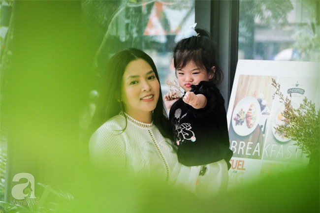 Bé Ella: cô nhóc 2 tuổi với phong cách đẹp miễn bàn nhờ diện đồ mẹ tự thiết kế - Ảnh 20.