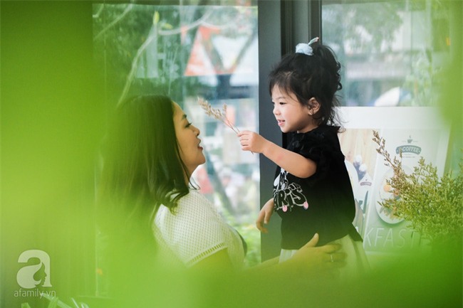Bé Ella: cô nhóc 2 tuổi với phong cách đẹp miễn bàn nhờ diện đồ mẹ tự thiết kế - Ảnh 21.