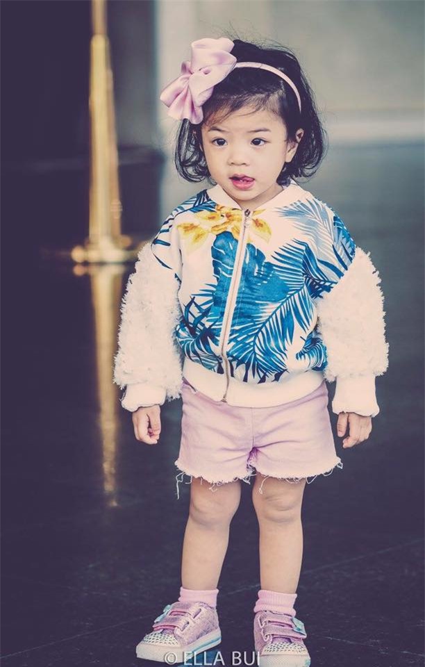 Bé Ella: cô nhóc 2 tuổi với phong cách đẹp miễn bàn nhờ diện đồ mẹ tự thiết kế - Ảnh 3.