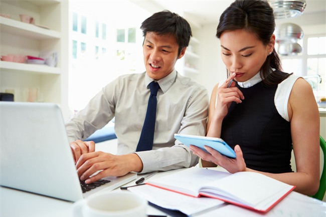 Hạnh phúc cỡ nào rồi thì vợ chồng có lúc cãi nhau vì tiền bạc, khi đó bạn hãy giải quyết thế này... - Ảnh 1.