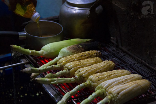 Chẳng cần thịt thà, 6 món ăn vặt này vẫn ghi điểm tuyệt đối trong lòng người Sài Gòn - Ảnh 1.
